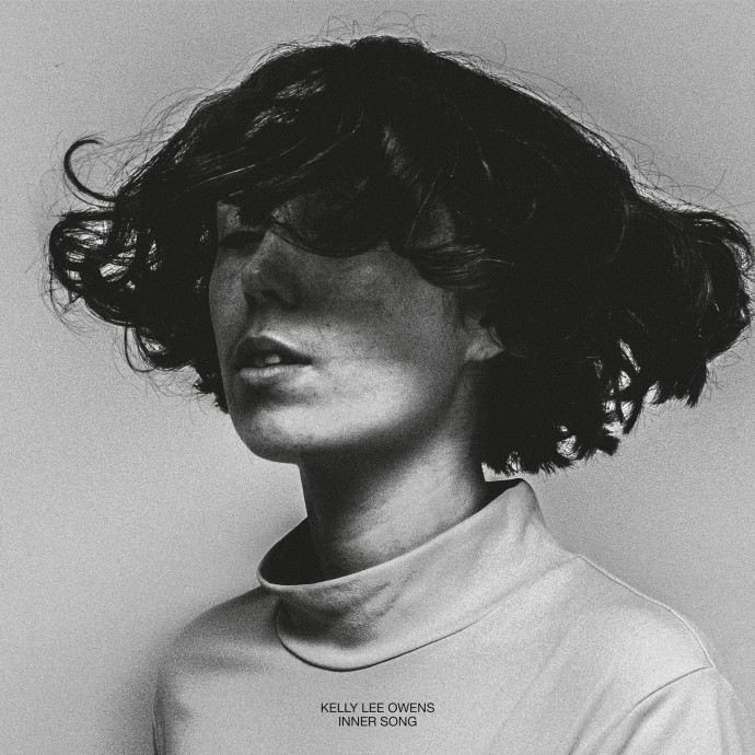 Kelly Lee Owens: un’imperdibile data italiana per presentare dal vivo l’ultimo album “Inner Song”. Il video di 